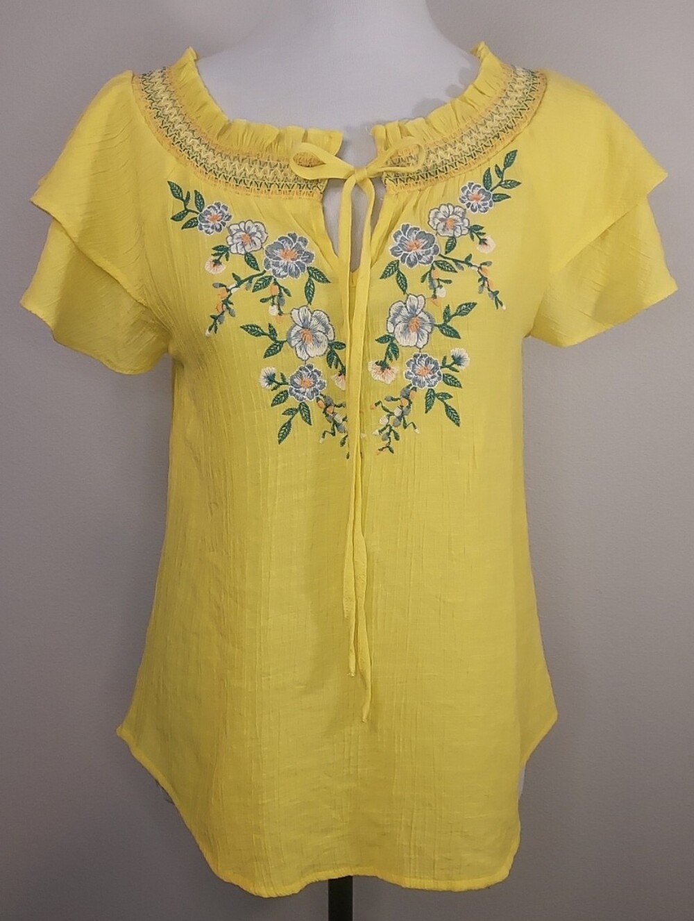 E&M Yellow Floral Embroidery Flutter Sleeve Shirred Peasant Blouse Size Medium